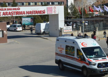Mardin'de iki aile arasında taşlı, sopalı kavga: 8 yaralı