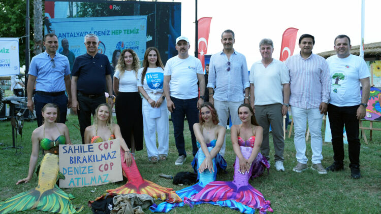 Denizkızları, Dünya Çevre Günü'nde dip temizliği yapıp, deniz çayırı dikti