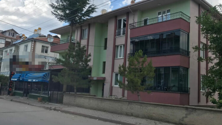 Komşusu kadını bıçaklayarak öldürdü, suç aletiyle yakalandı