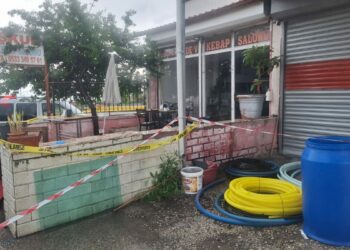 Seyyar satıcı, esnaf çifti silahla yaralayıp, yaşamına son verdi
