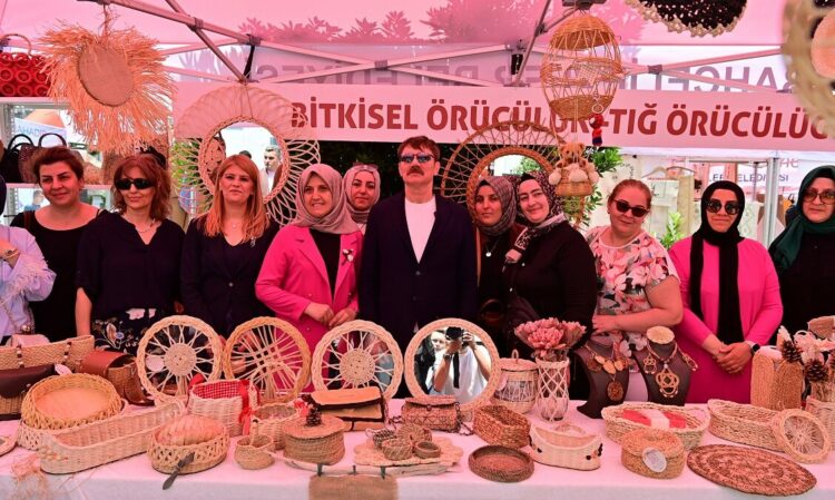Bahçelievler’de kadınların el emeği ürünlerinden sergi açıldı