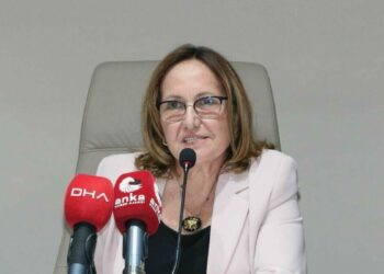 Güzelbahçe'de Belediye Başkan Vekili Ayşe Akın oldu