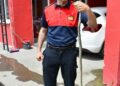 Aile Sağlığı Merkezi'ne giren yılanı itfaiye ekibi yakaladı