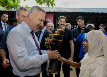 Dışişleri Bakanı Fidan, Bangladeş'te mülteci kamplarını ziyaret etti