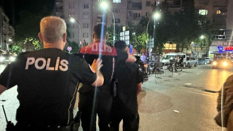 Manisa'da üzerinde uyuşturucu ve palayla yakalanan şüpheli, gözaltında