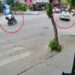 Motosiklet ile otomobilin çarpıştığı kaza kamerada; 2 yaralı