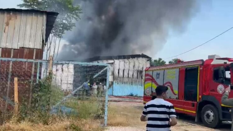 Bursa'da boya imalathanesinde yangın