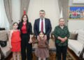 Müzik tutkunu görme engelli Nil, Bakan Tekin'i ziyaret etti