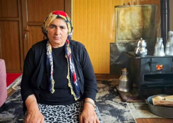 1'i bebek 4 evladı ve eşini kaybetti, torunları için ayakta
