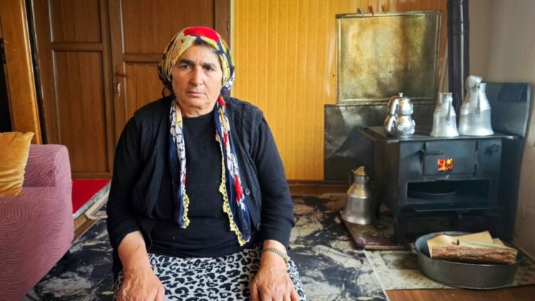 1'i bebek 4 evladı ve eşini kaybetti, torunları için ayakta