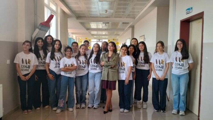 Ortaokul öğrencileri atık malzemeleri sanat eserine dönüştürdü