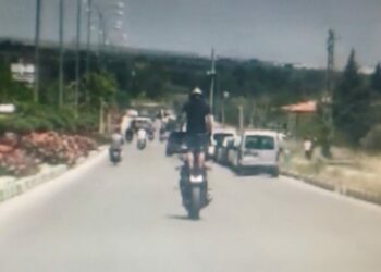 Trafikte ayağa kalkarak motosiklet kullanan sürücüye 46 bin TL ceza