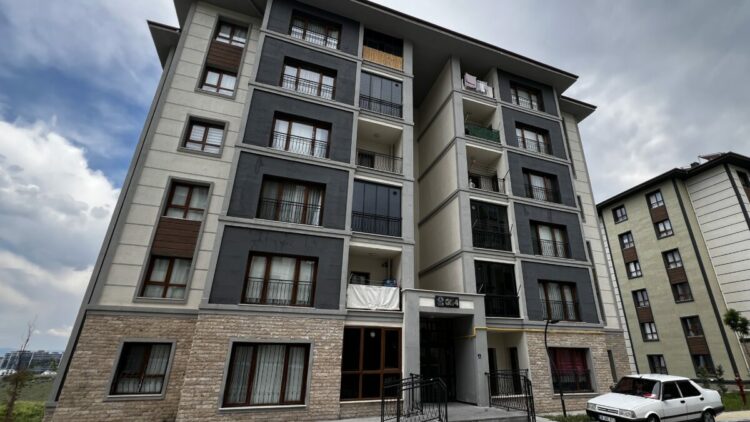 Annesiyle tartışan babasını bıçakladı
