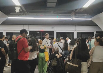 Mahmutbey Metro Hattı'nda teknik arıza; istasyonlarda yoğunluk oluştu
