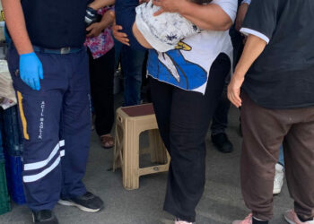 4 yaşındaki Ömer'e pazarda yorgun mermi isabet etti