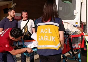 Kiraz toplamak için çıktığı ağaçtan düşüp, ağır yaralandı