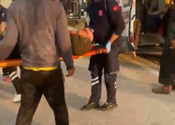 Tarım işçilerini taşıyan minibüs şarampole devrildi: 1'i ağır 4 yaralı