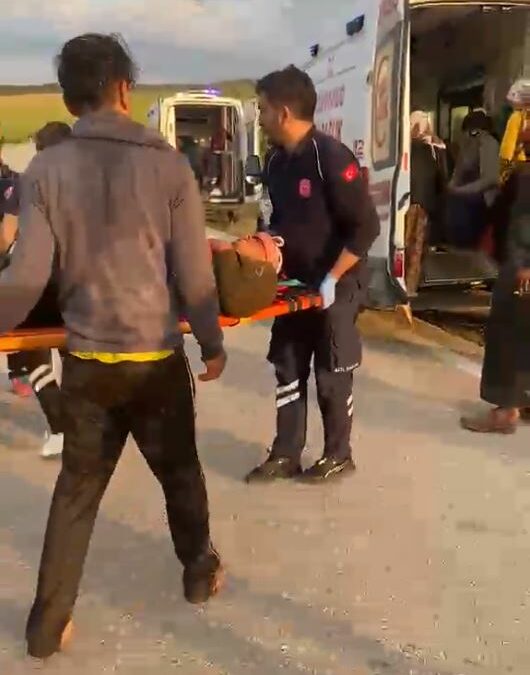 Tarım işçilerini taşıyan minibüs şarampole devrildi: 1'i ağır 4 yaralı