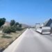 TIR'da yüklü konteyner, fırtınada düştü; o anlar kamerada