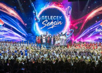 Bahçeşehir Koleji öğrencilerinden 'Gelecek Sensin' temalı yıl sonu gösterisi