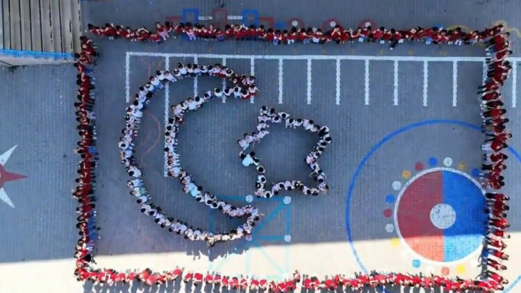 Şırnak'tan Milli Takım'a Ay-Yıldızlı koreografili destek