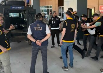 Eşini odunla döverek öldüren şüpheli tutuklandı