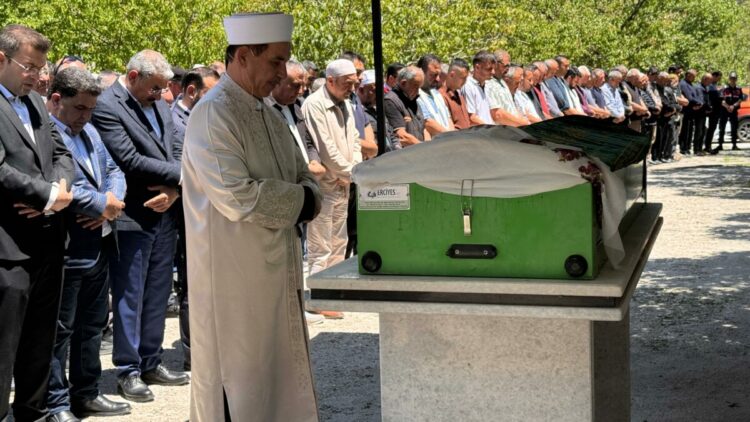 Niğde'de selde ölen kadın toprağa verildi