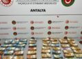 Antalya Havalimanı'nda bebek bezleri içine gizlenmiş 381 bin 750 avro ele geçirildi