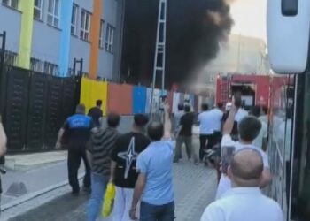Esenyurt'ta okulda yangın