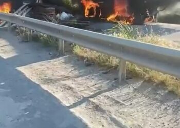 Şile'de park halindeki kamyonun dorsesine çarpan motosikletli ağır yaralandı