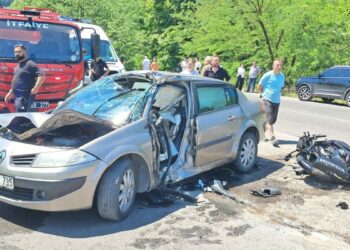 Motosiklet, akaryakıt istasyonuna dönen otomobile çarptı: 1 ölü, 1 yaralı