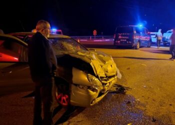 Sivas'ta iki otomobil çarpıştı: 1 ölü, 3 yaralı