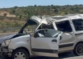 Hafif ticari araç, şarampole devrildi: 1 ölü, 1 yaralı