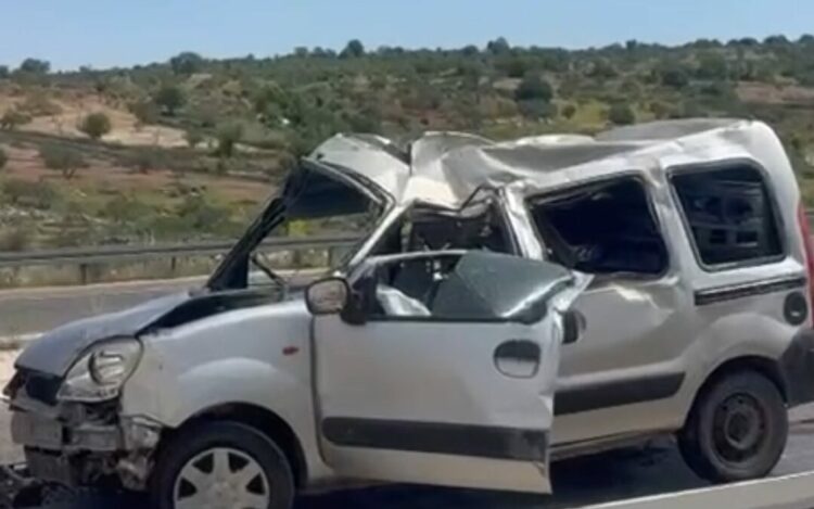 Hafif ticari araç, şarampole devrildi: 1 ölü, 1 yaralı