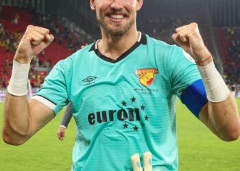 Göztepe'de Lis yuvadan uçuyor