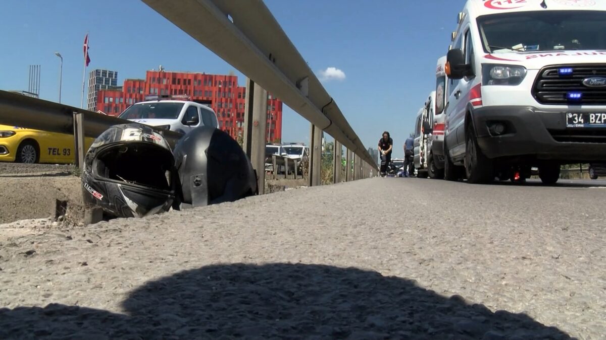 Kartal D-100 Karayolu'nda 2 motosiklet çarpıştı: 2 ölü