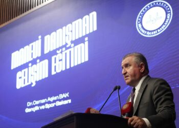Bakan Bak: Gençlerimizin manevi gıdalarını sağlıyoruz