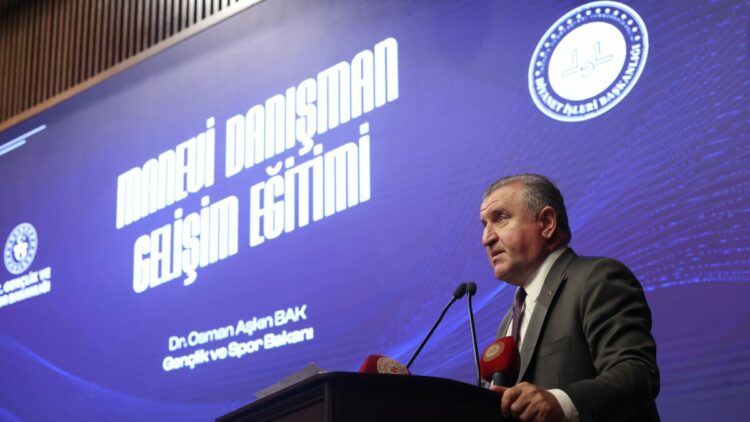 Bakan Bak: Gençlerimizin manevi gıdalarını sağlıyoruz