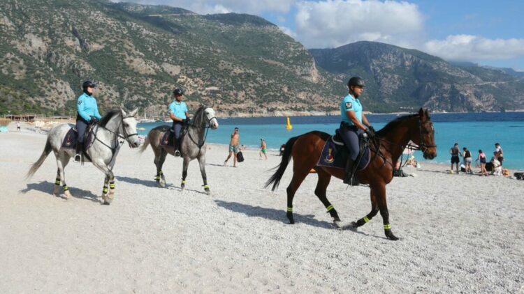 'Atlı Jandarma Timi' Ölüdeniz'de göreve başladı