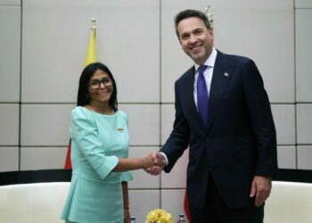 Bakan Bayraktar, Venezuela Geçici Devlet Başkanı Rodriguez ile görüştü