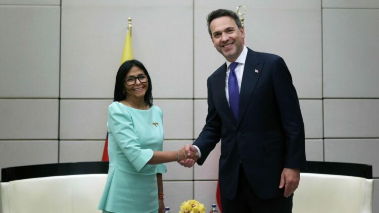 Bakan Bayraktar, Venezuela Geçici Devlet Başkanı Rodriguez ile görüştü