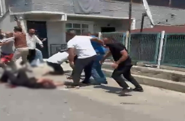 Eşini sokak ortasında bıçaklayarak öldüren şüpheli tutuklandı