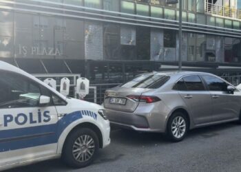 Beykoz'da iş merkezine silahlı saldırı; şüpheliler motosikletle kaçtı