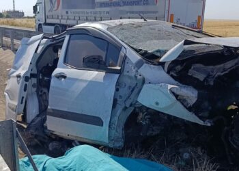 Mardin'de hafif ticari araç bariyere çarptı: 1 ölü, 2 yaralı