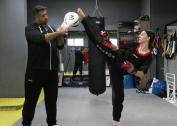 Babasının tavsiyesiyle kick boksa başlayan Olcay İrem, dünya şampiyonu oldu