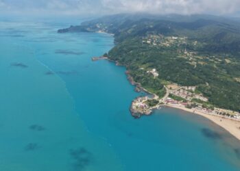 Karadeniz'de turkuaz ve mavi bir arada