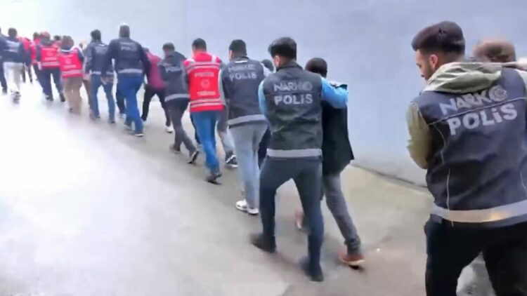 69 ilde uyuşturucu satıcılarına operasyon: 381 tutuklama