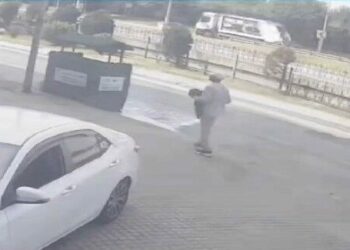Sultangazi'de iş yerine silahlı saldırı kamerada
