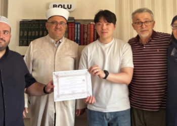 İslam’ı araştıran Güney Koreli Seungjın Hong, Müslüman oldu