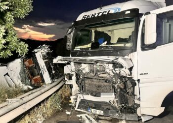 Manisa’da 2 TIR çarpıştı; 2 yaralı